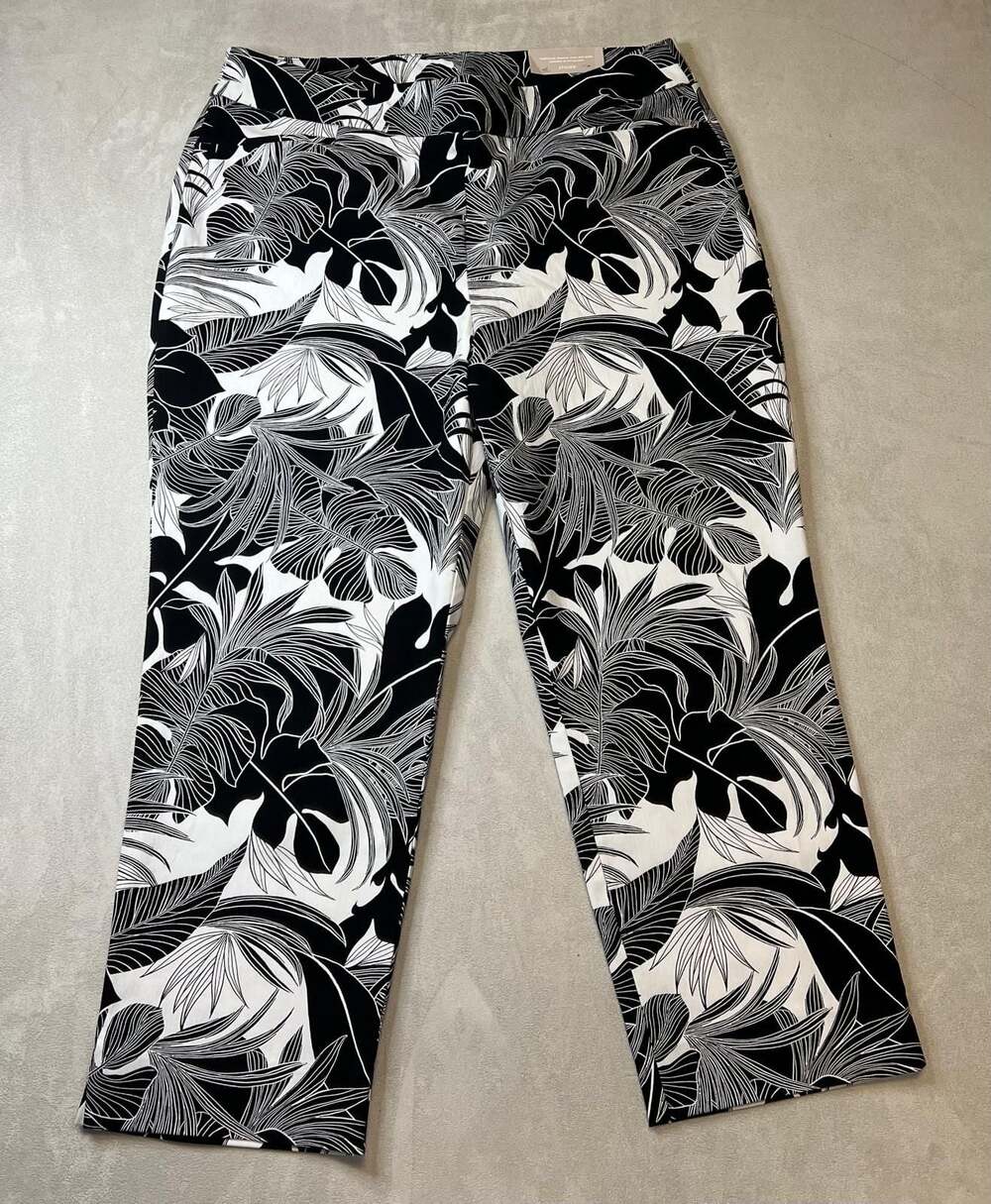 Chico's Women's Jeans So Slimming Girlfriend Stretch White Brown Floral Size 16